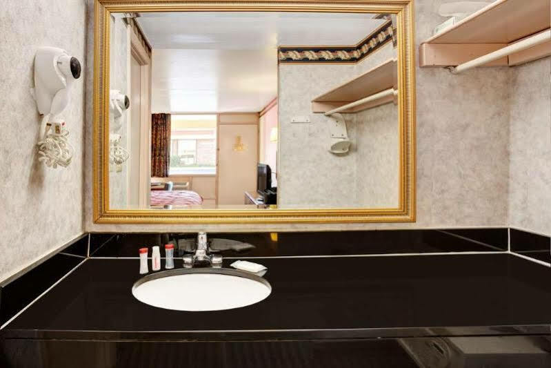 Ramada Limited Cockeysville Экстерьер фото